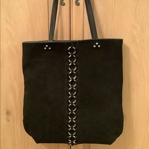 Large black tote zipper close